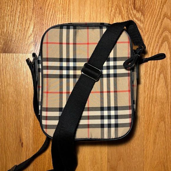SOLD - Burberry Somerton Print Crossbody Logo Bag - Picture 3 of 5